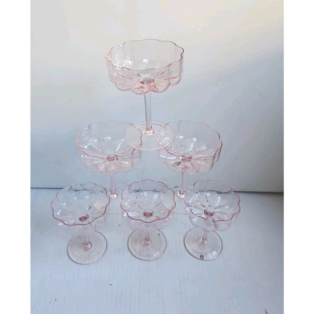 Pink Wavy Petals Bloom Flower Shape coupe Glass champagne flute Glasses Unused